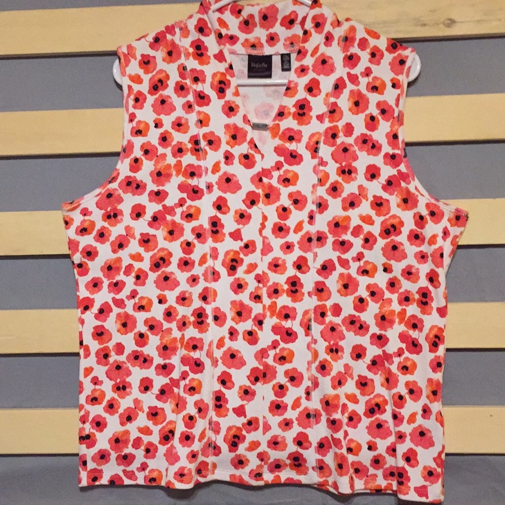 Women's lovely PETITE XL top. NWOT.